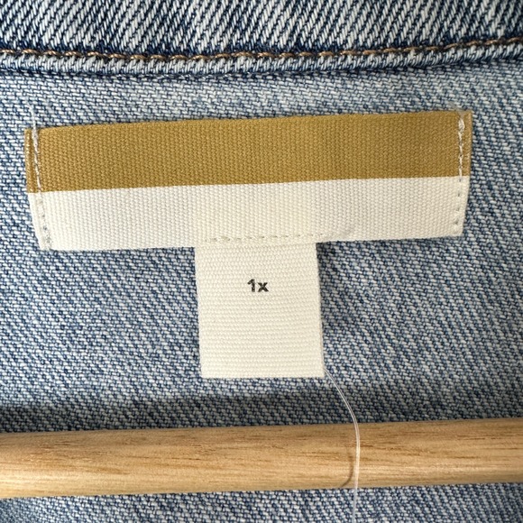 Maurices Women's 1X Denim Jacket Blue Distressed Button Front Trucker NEW - Picture 8 of 13